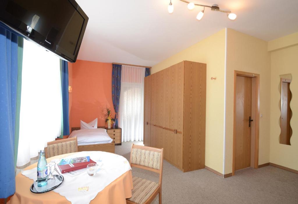 Gasthof Zur Post Hotel Und Parkplatz Vohenstrauss Quarto foto